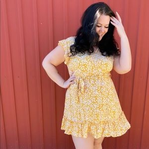 Cute yellow and white floral dress size 16/1X